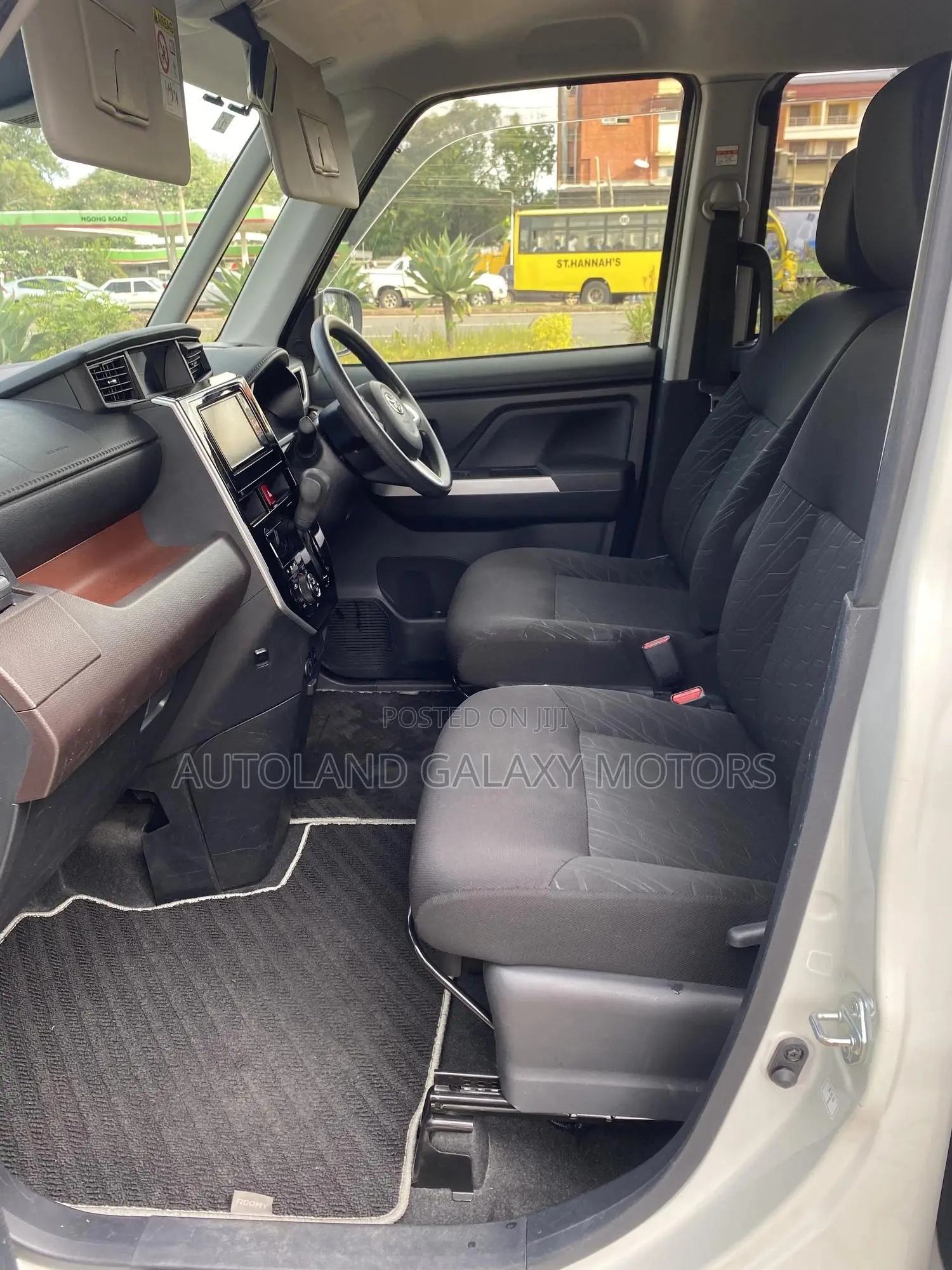 Toyota Roomy 2019 White