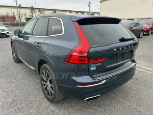 Volvo XC60 T5 Momentum AWD 2019 Blue