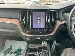 Volvo XC60 T5 Momentum AWD 2019 Blue
