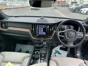 Volvo XC60 T5 Momentum AWD 2019 Blue