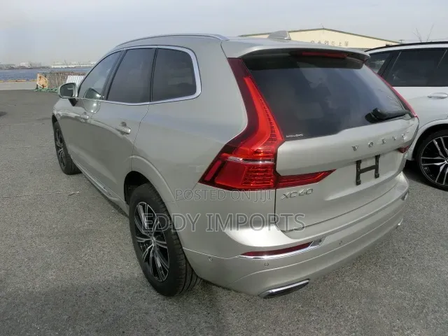 Volvo XC60 T5 Momentum AWD 2019 Beige