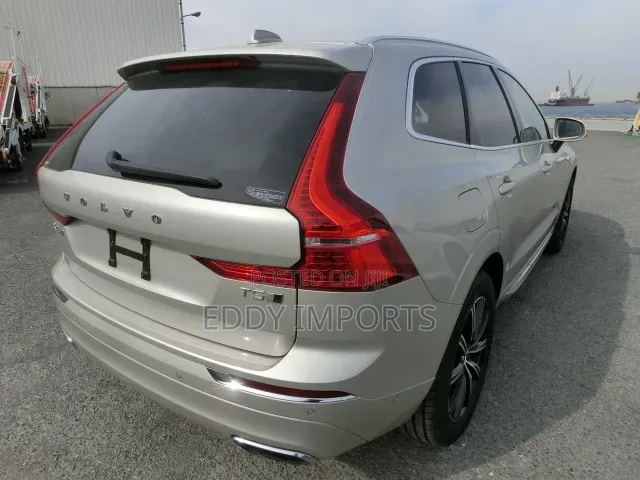 Volvo XC60 T5 Momentum AWD 2019 Beige