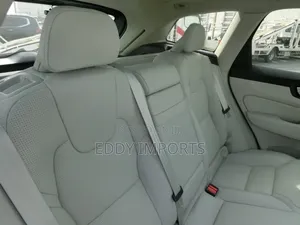 Volvo XC60 T5 Momentum AWD 2019 Beige