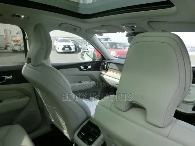 Volvo XC60 T5 Momentum AWD 2019 Beige
