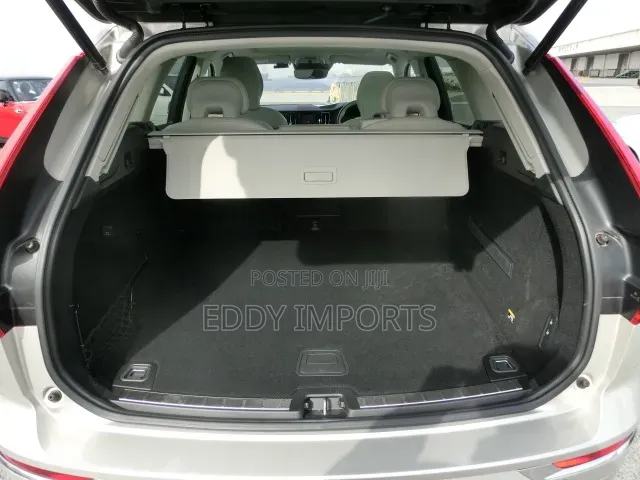 Volvo XC60 T5 Momentum AWD 2019 Beige