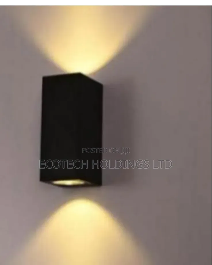 Outdoor Up and Down Lamp 
