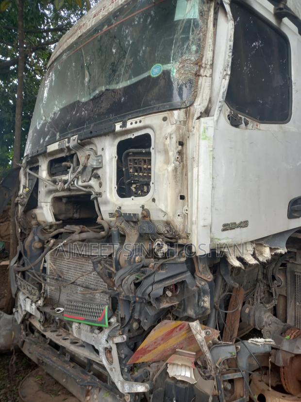 Actros 2543 Mp4 Accident but Engine N Gear Box and Diffs Ok - thumbnail 2