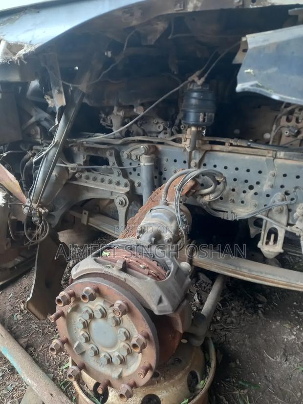 Actros 2543 Mp4 Accident but Engine N Gear Box and Diffs Ok - thumbnail 3