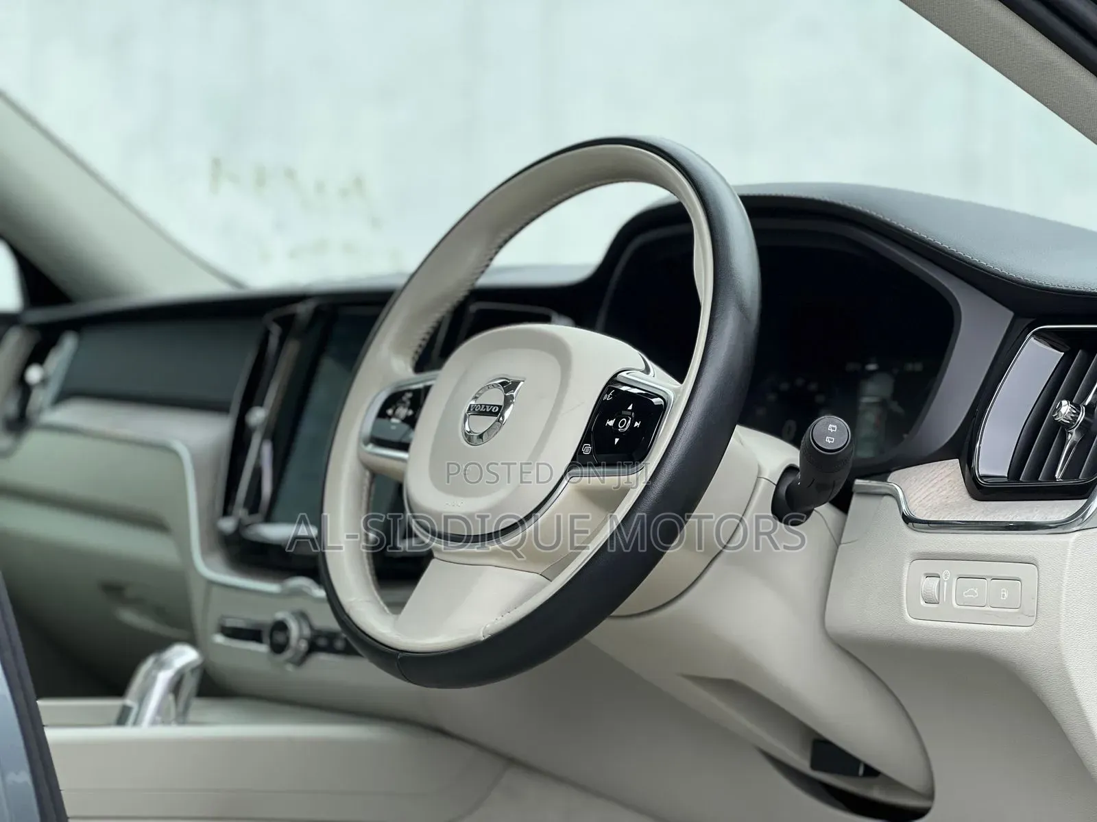 Volvo XC60 2019 Gray