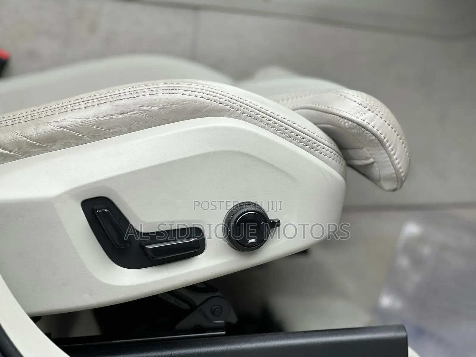 Volvo XC60 2019 Gray
