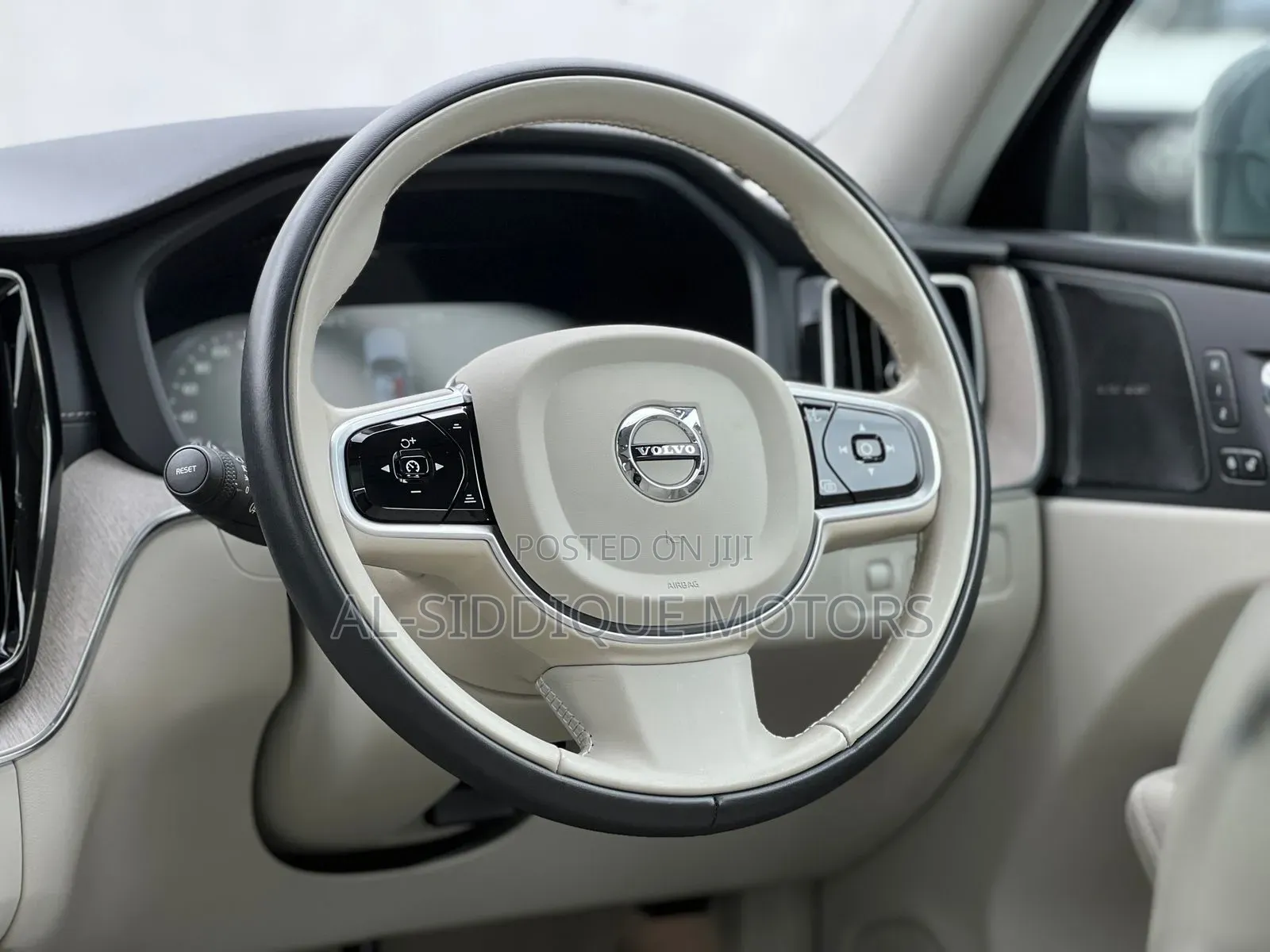 Volvo XC60 2019 Gray