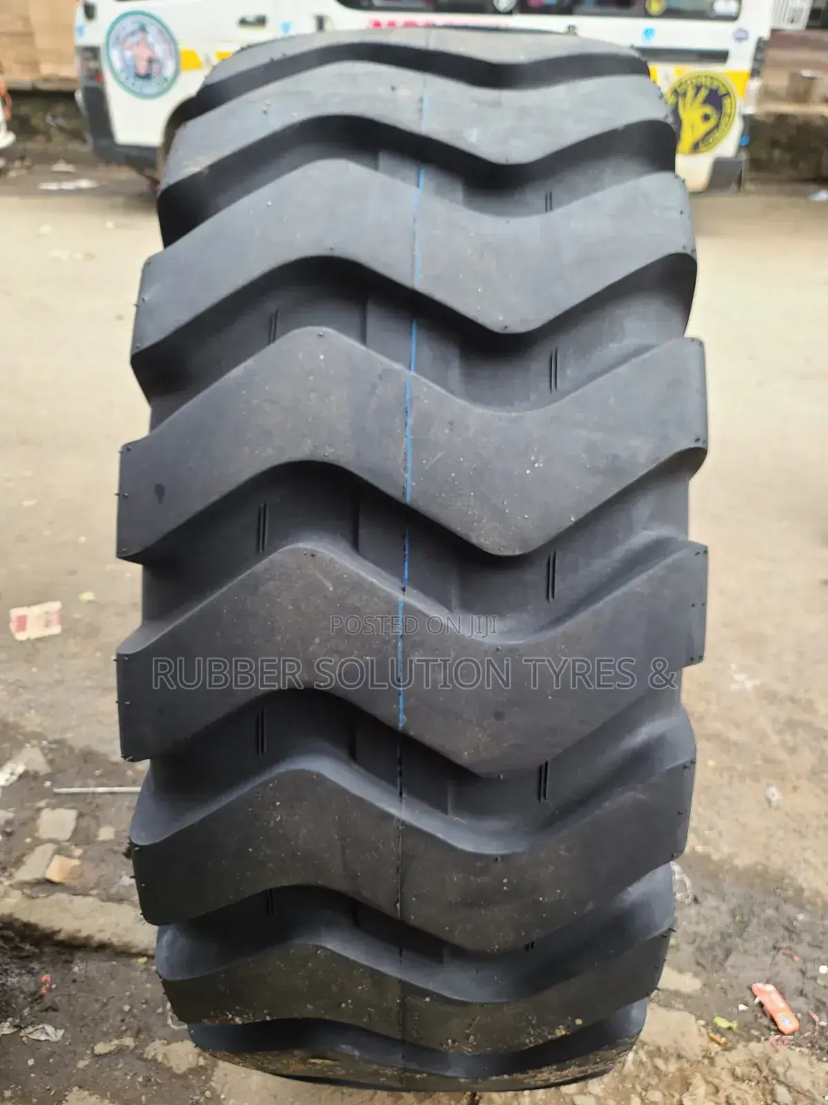 23.5-25 Roadhiker Tyres L-3/E-3 24pr
