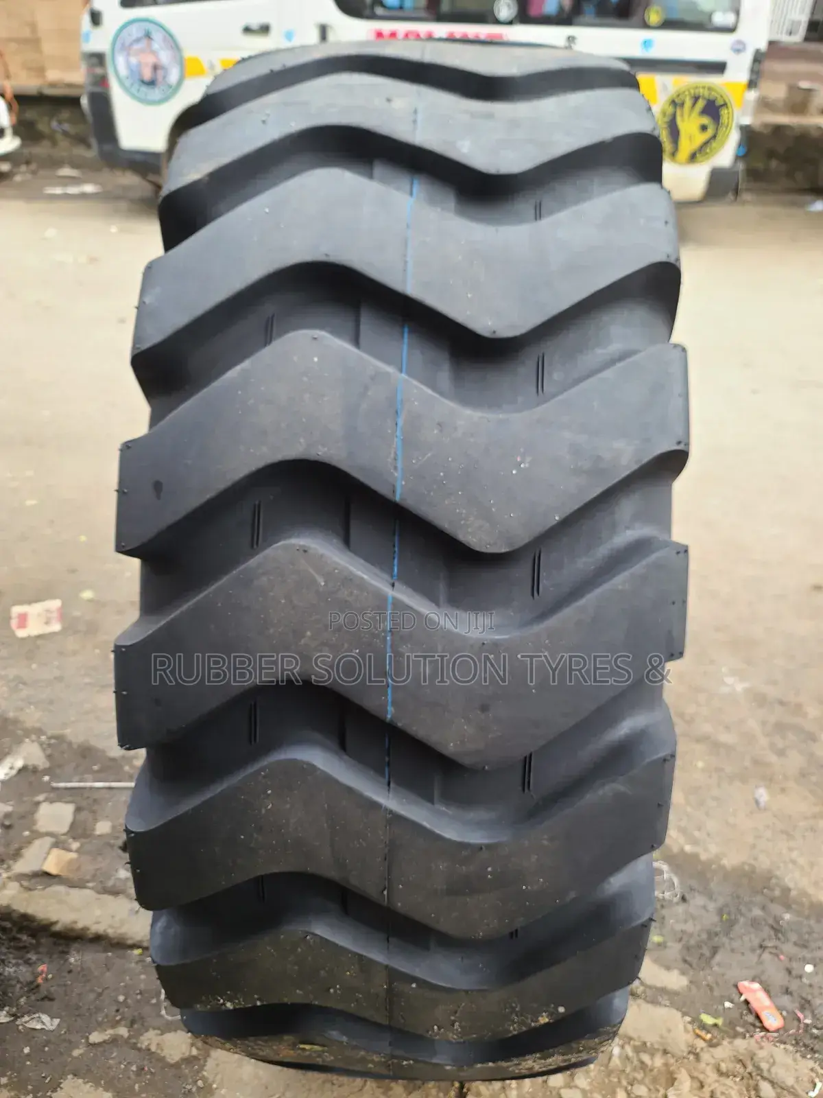 23.5-25 Roadhiker Tyres L-3/E-3 24pr