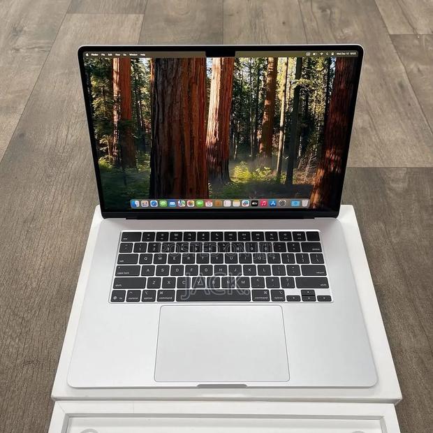 Laptop Apple MacBook Air 2022 M2 8GB Apple M2 SSD 256GB