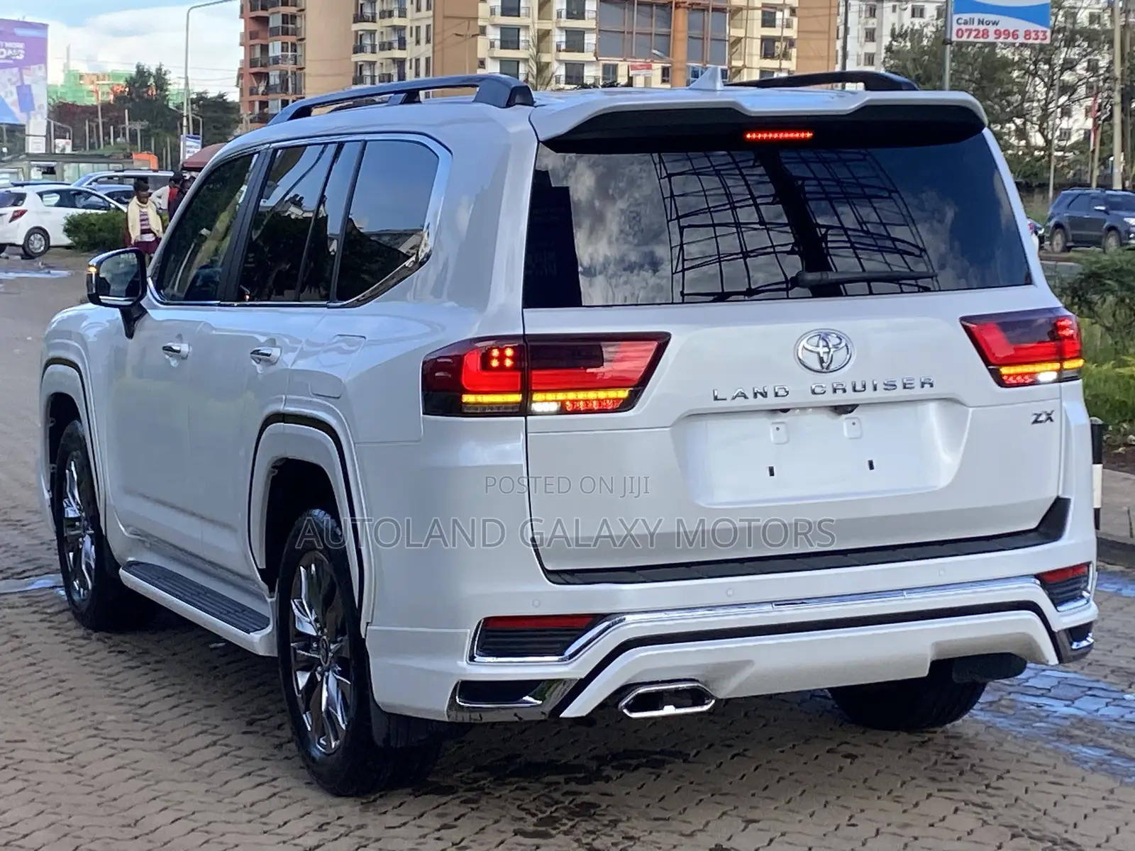 Toyota Land Cruiser LC300 2023 White
