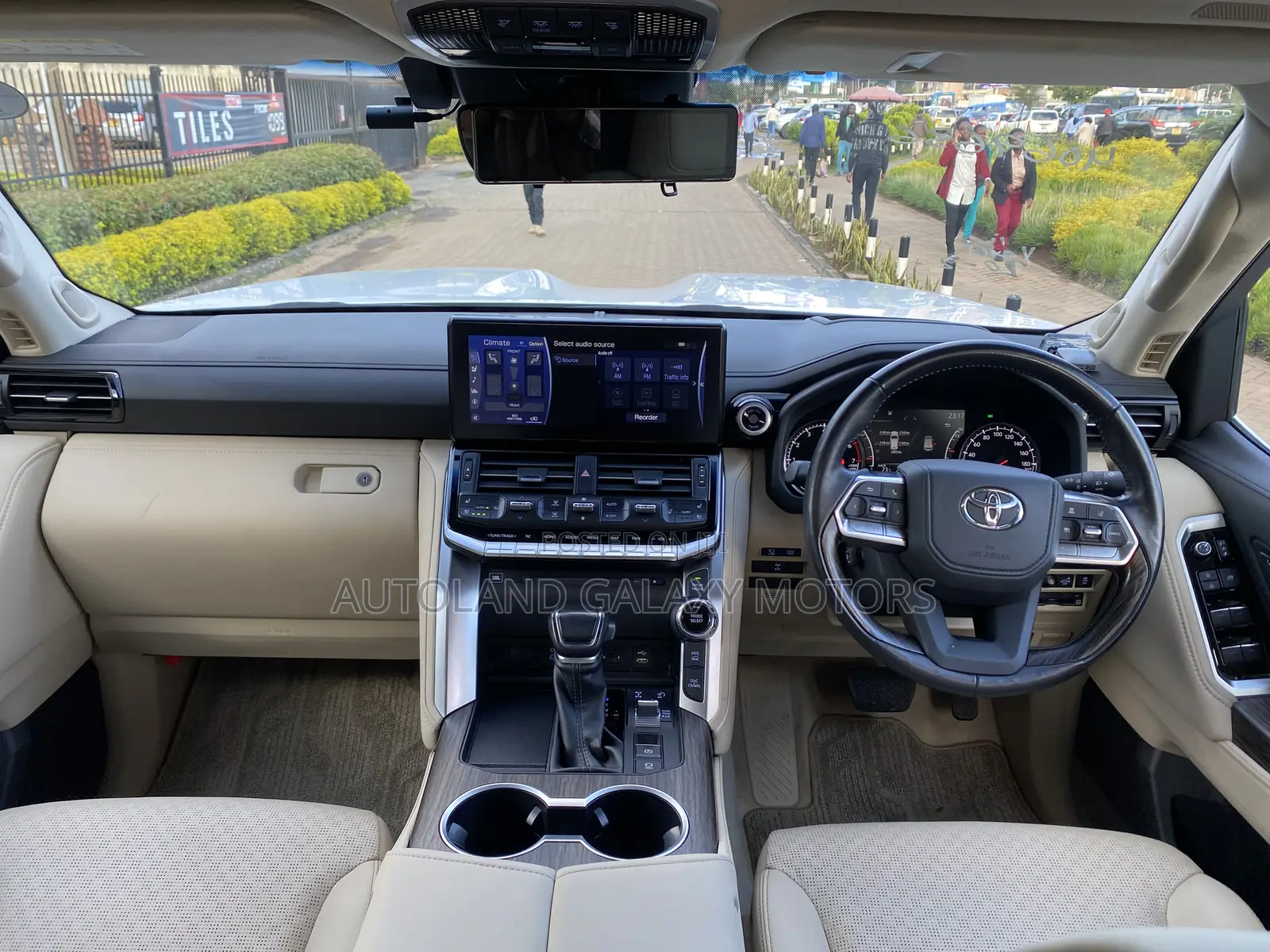 Toyota Land Cruiser LC300 2023 White