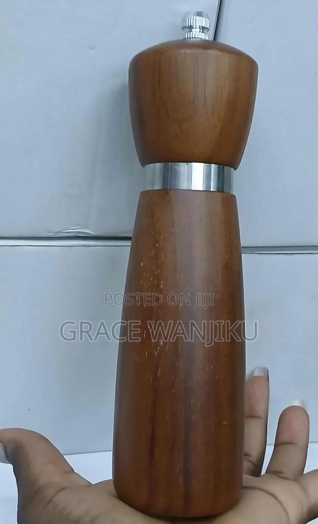 *Wooden Portable Spice // Pepper Grinder