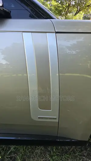 Land Rover Range Rover 2025 Gold