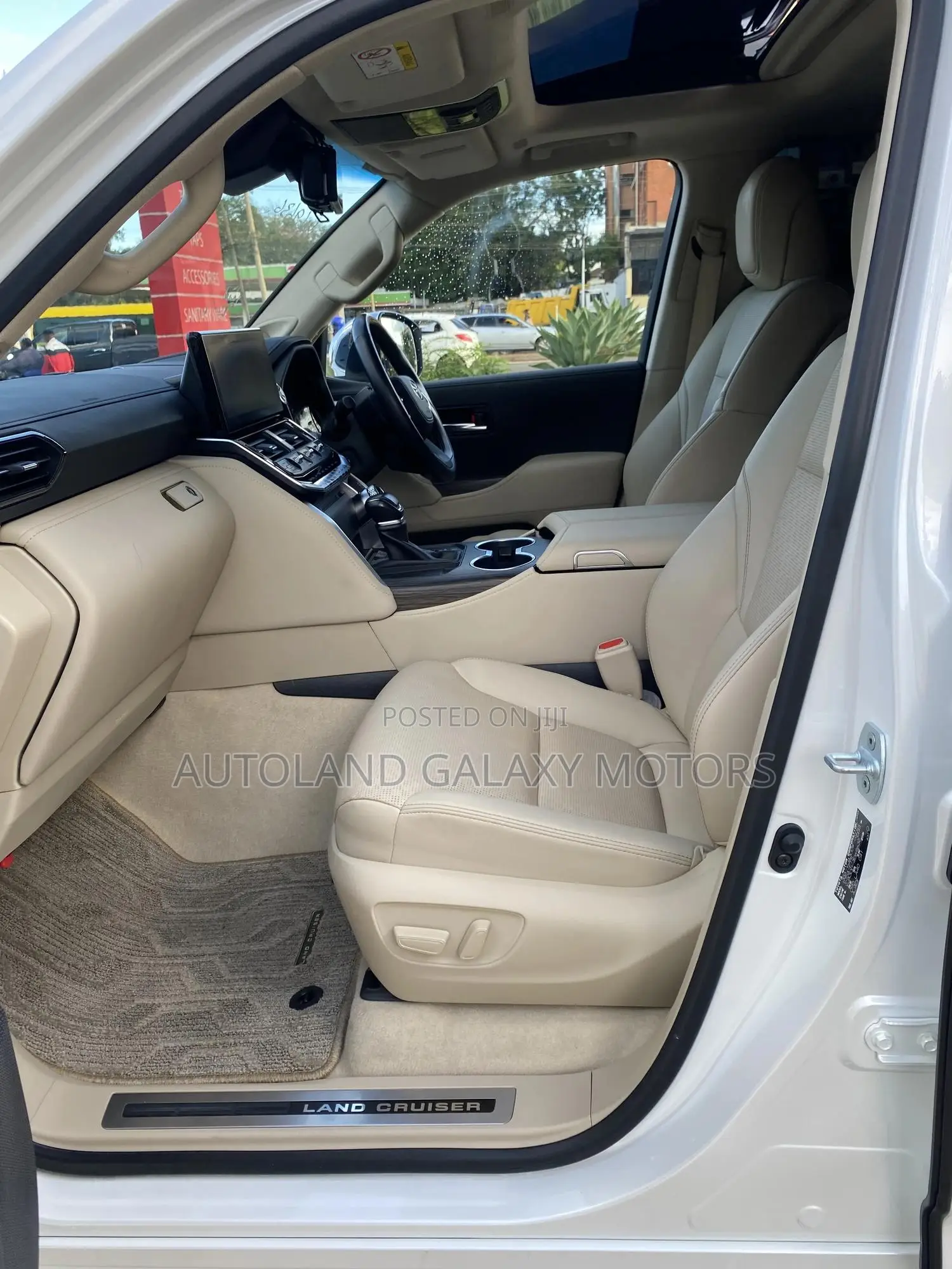 Toyota Land Cruiser LC300 2023 White