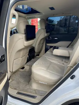 Toyota Land Cruiser LC300 2023 White