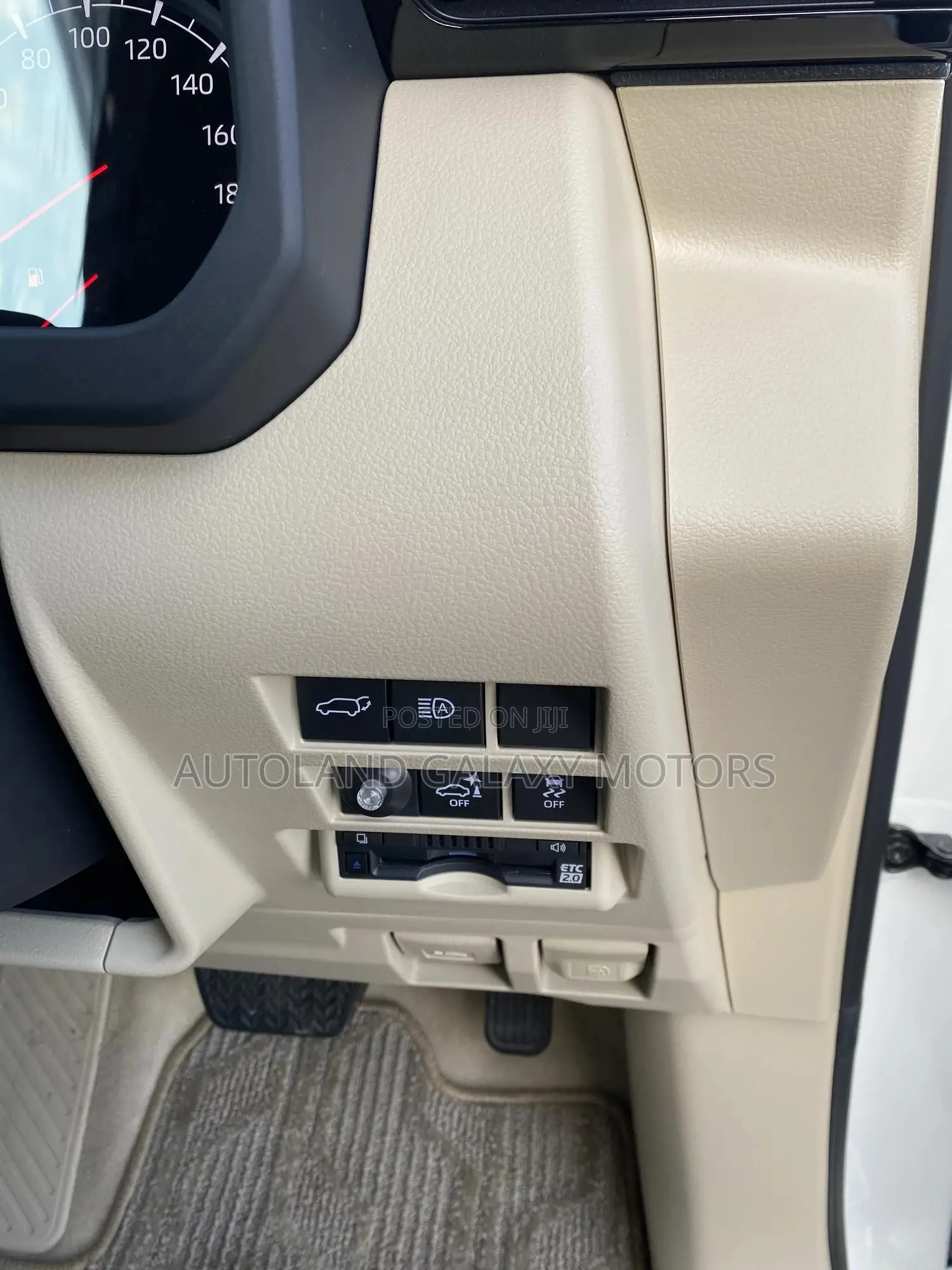 Toyota Land Cruiser LC300 2023 White