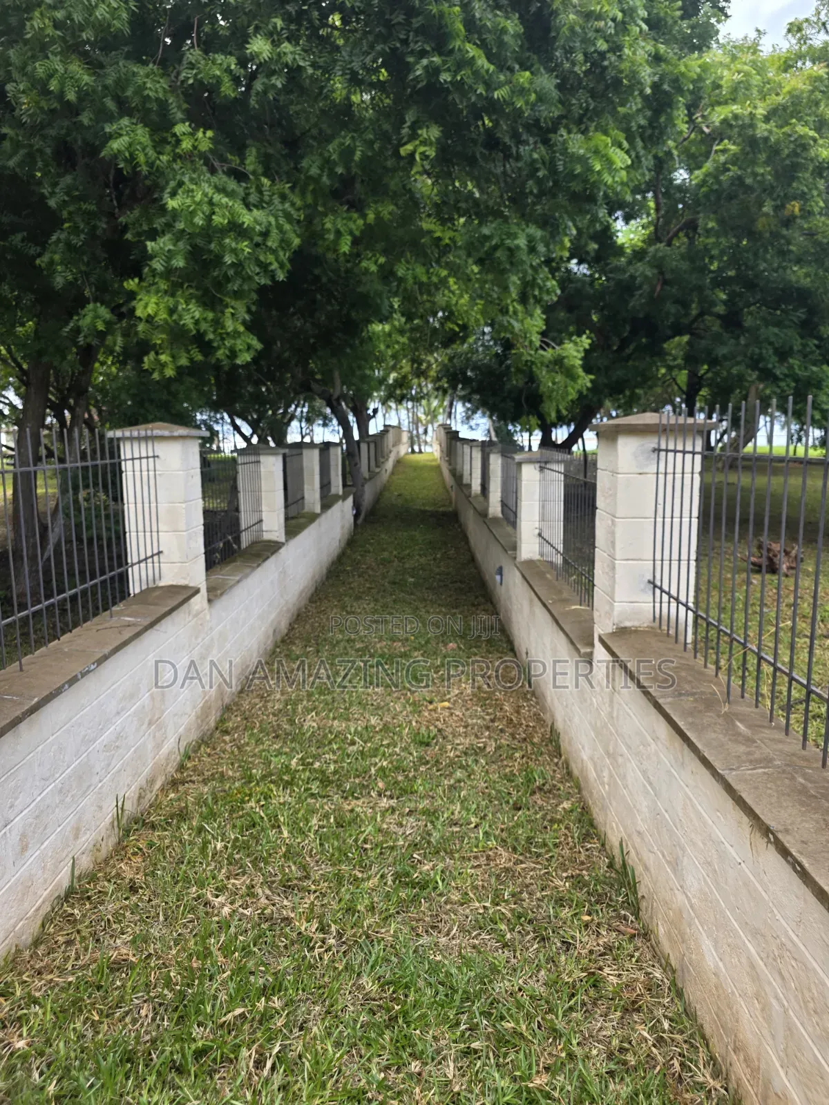 1/4 Acre Beachfront Plots Diani in a Gated Communiry for Sale