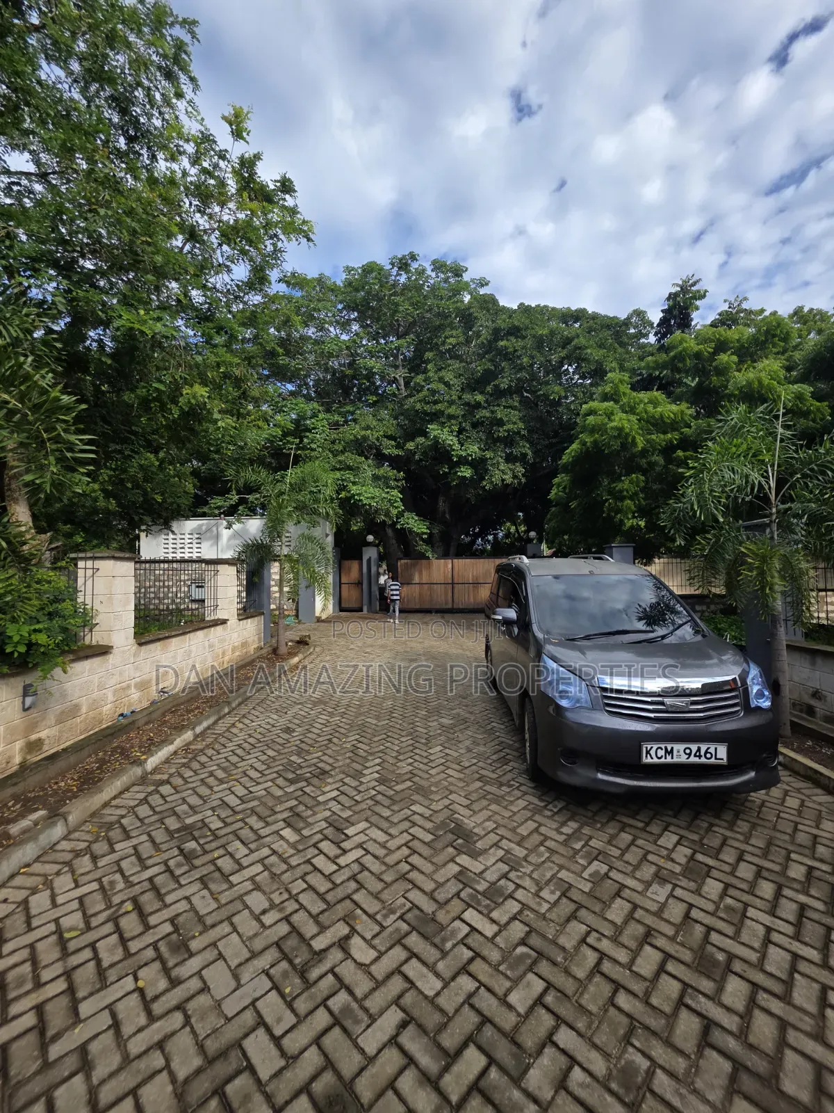 1/4 Acre Beachfront Plots Diani in a Gated Communiry for Sale