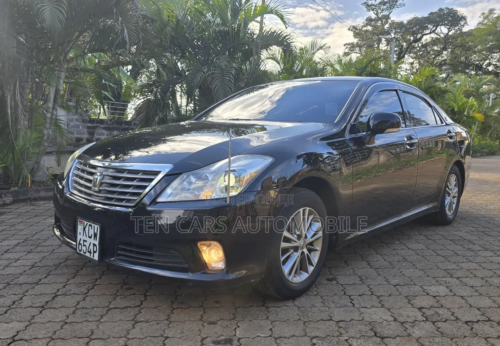 Toyota Crown 2012 Black
