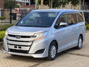 Toyota Noah 2018 Silver