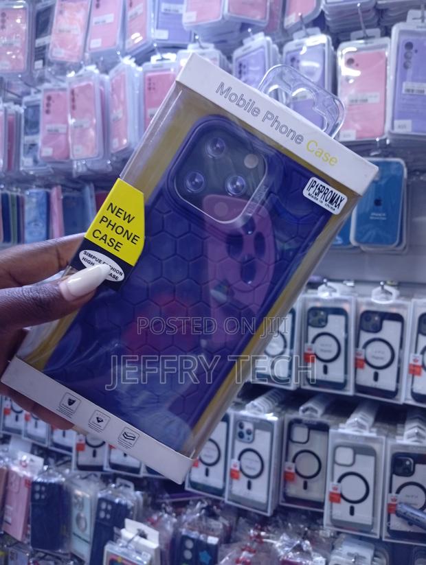 Honeycomb Pattern Back Case to Be With iPhone as the 12 Pro Max