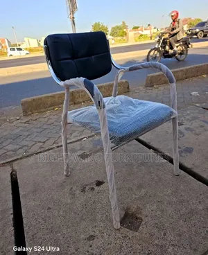 4-Chrome Base Stand Waiting Chair