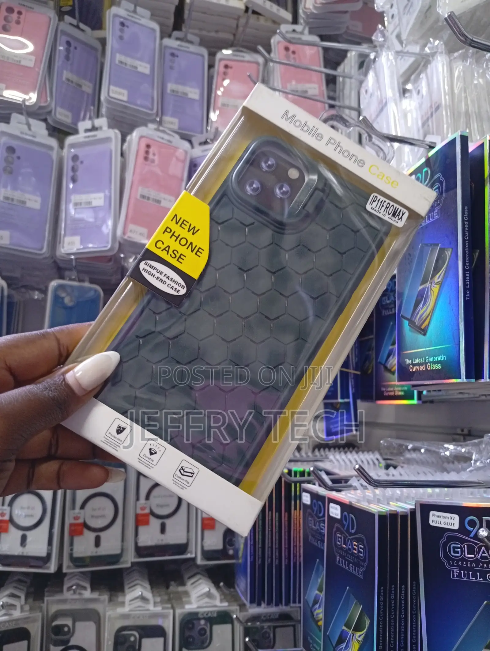 Simpue Brand iPhone 12 Pro Max Honeycomb Pattern Back Case in Green.