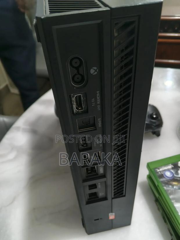 Xbox One Plus Games And 2 Controllers - thumbnail 3