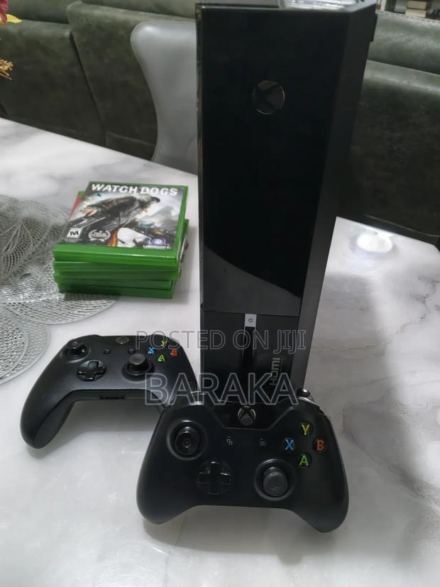 Xbox One Plus Games And 2 Controllers - thumbnail 4