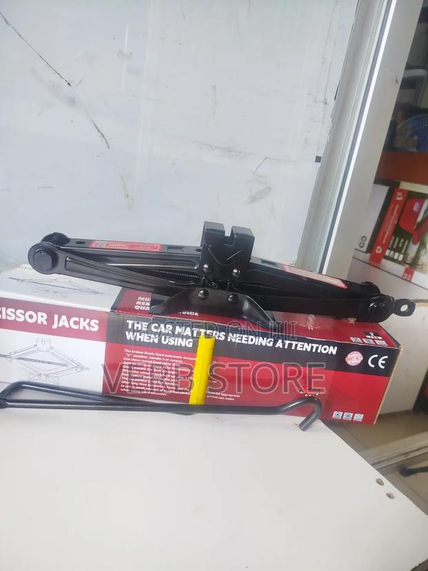 Heavy Duty 2 Tonne Scissor Jack - thumbnail 2