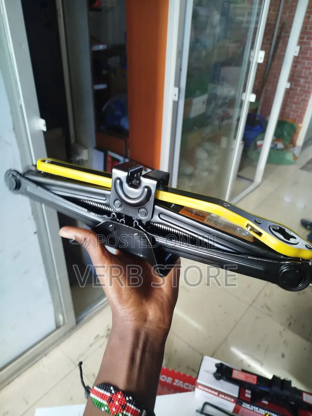 Heavy Duty Premium Quality Scissor Jack 2tonne With a Ratchet Wrench