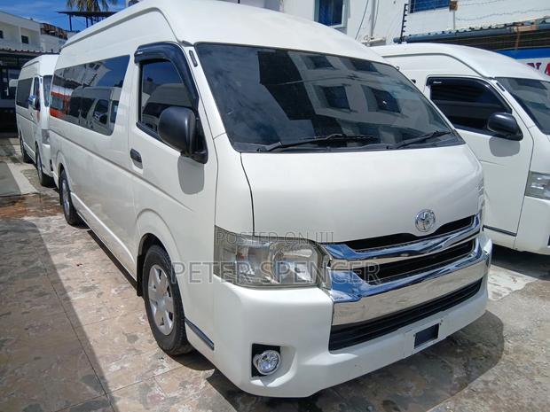 Toyota HiAce 2019 White
