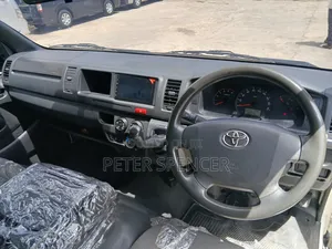 Toyota HiAce 2019 White