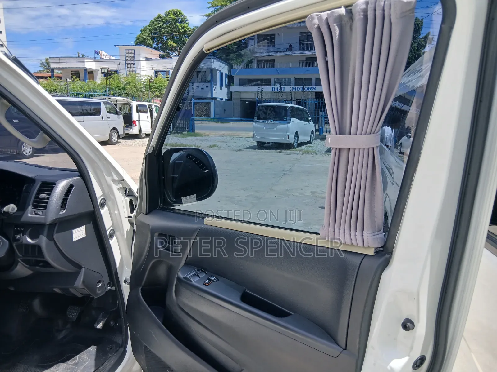 Toyota HiAce 2019 White