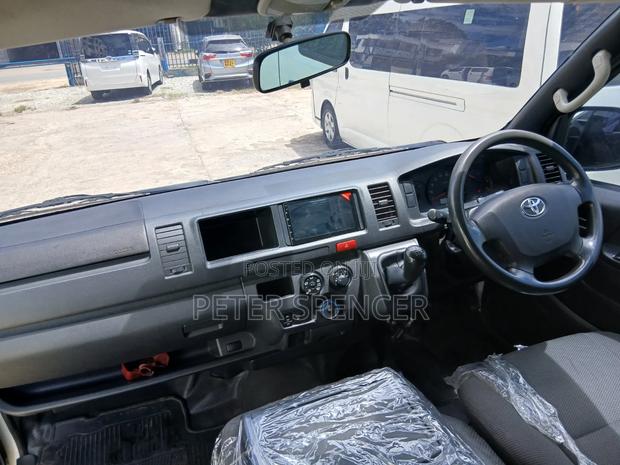 Toyota HiAce 2019 White - thumbnail 8