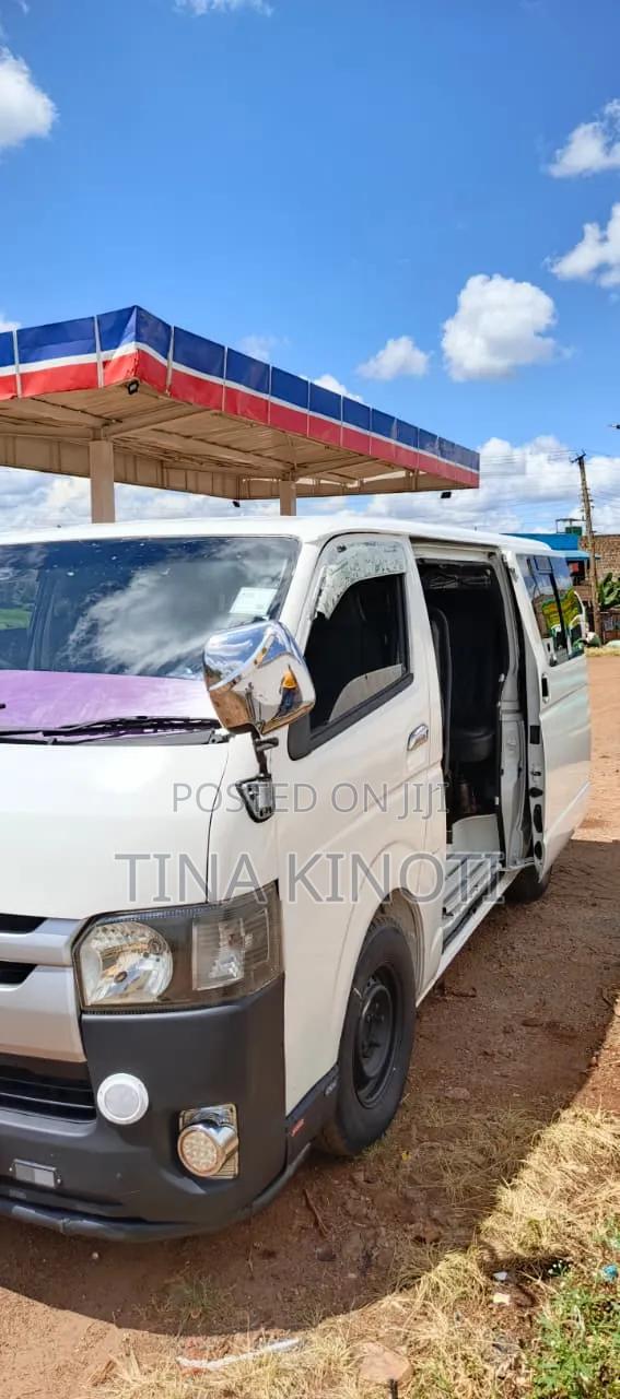 Toyota HiAce 2016 White