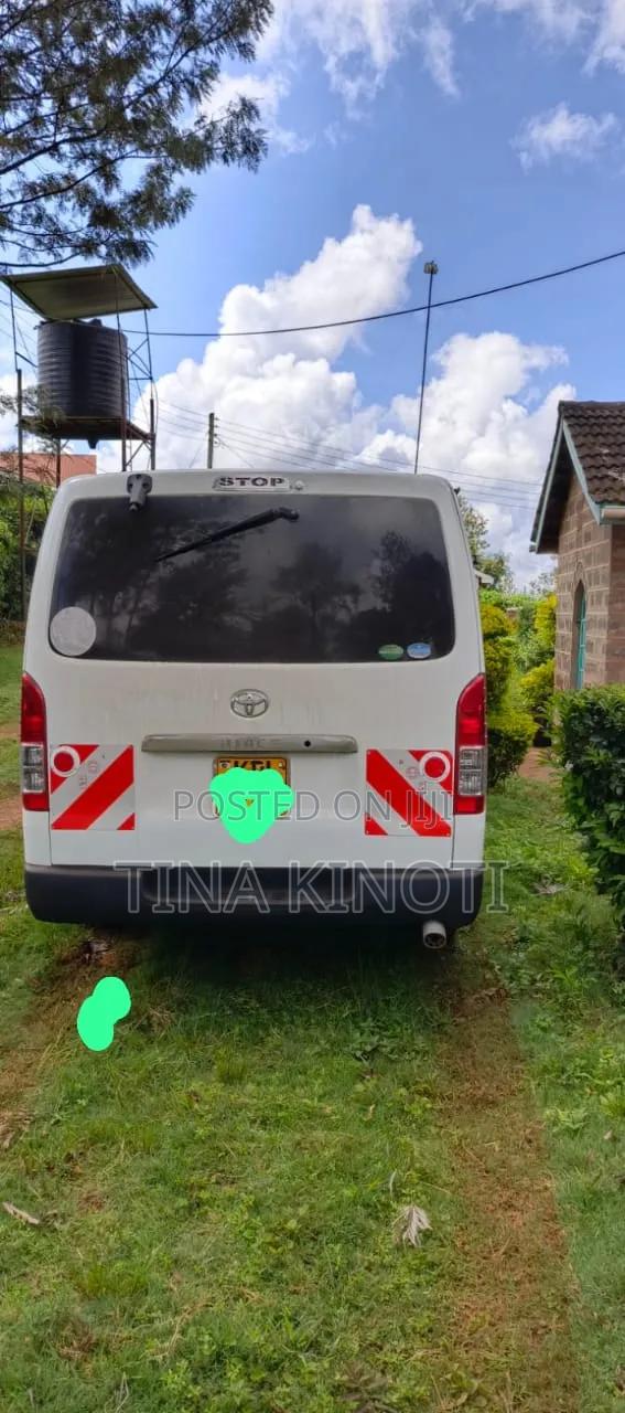 Toyota HiAce 2016 White - thumbnail 4