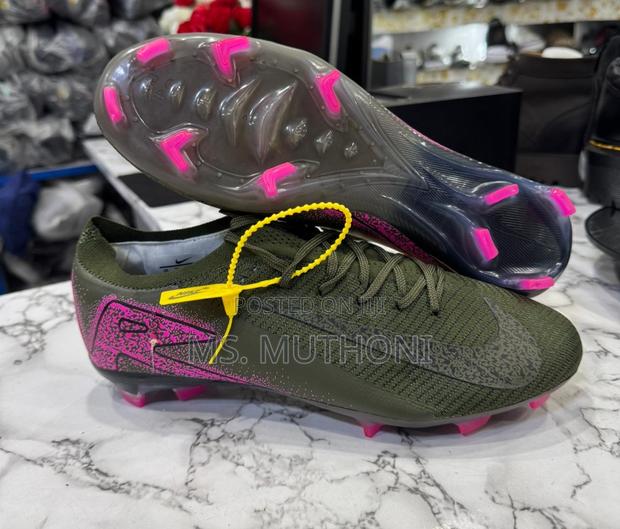 Nike Soccer Cleats Size 40-45