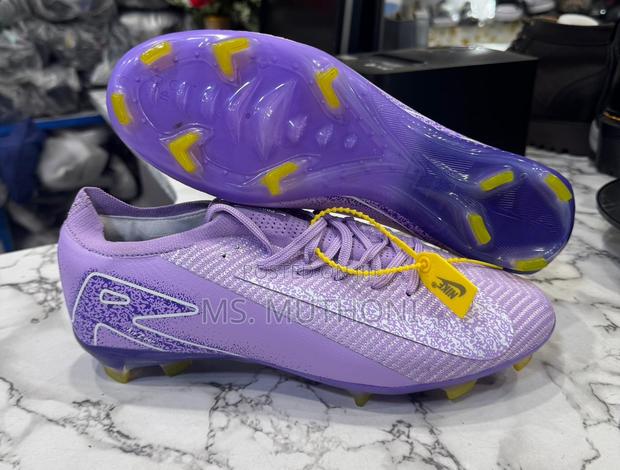 Nike Soccer Cleats Size 40-45 - thumbnail 2