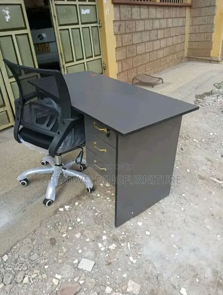 Secretarial Mesh Backrest Office Chair With Desk