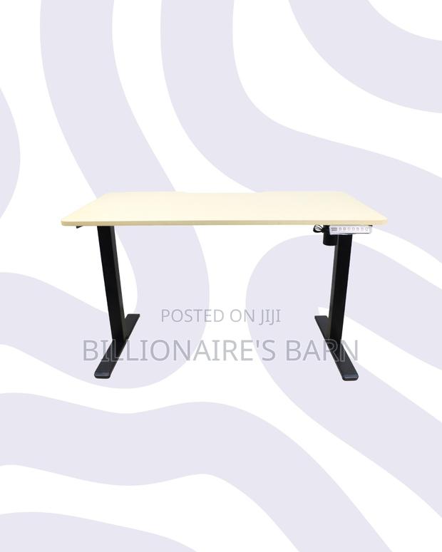 Modernize Your Office Using This Desk All-Day Electric Movement