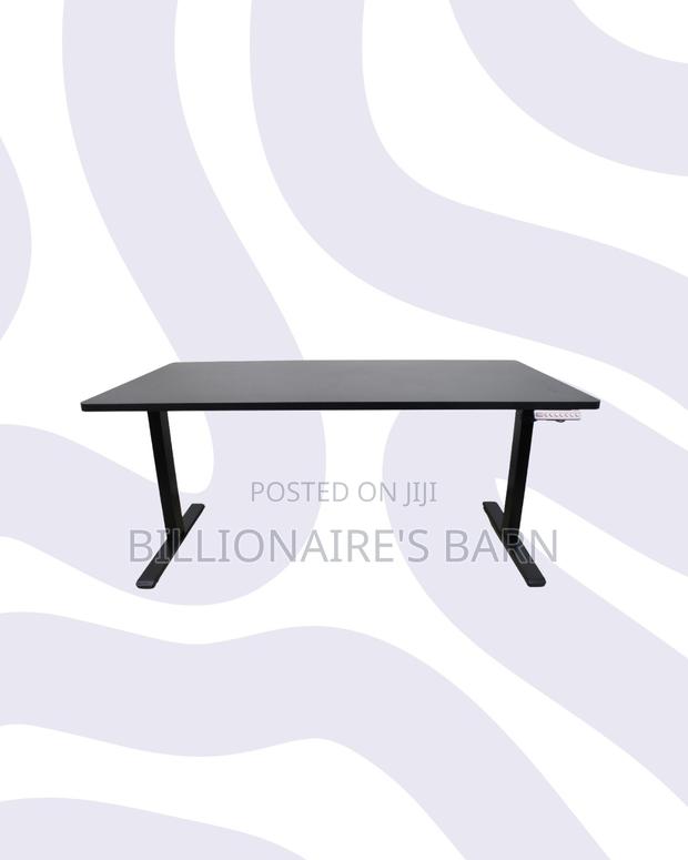 Modernize Your Office Using This Desk All-Day Electric Movement