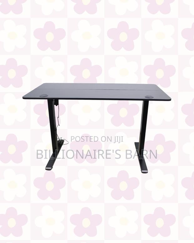 Create a Smarter Desk With a Standing Desk All-Day Electric Movement