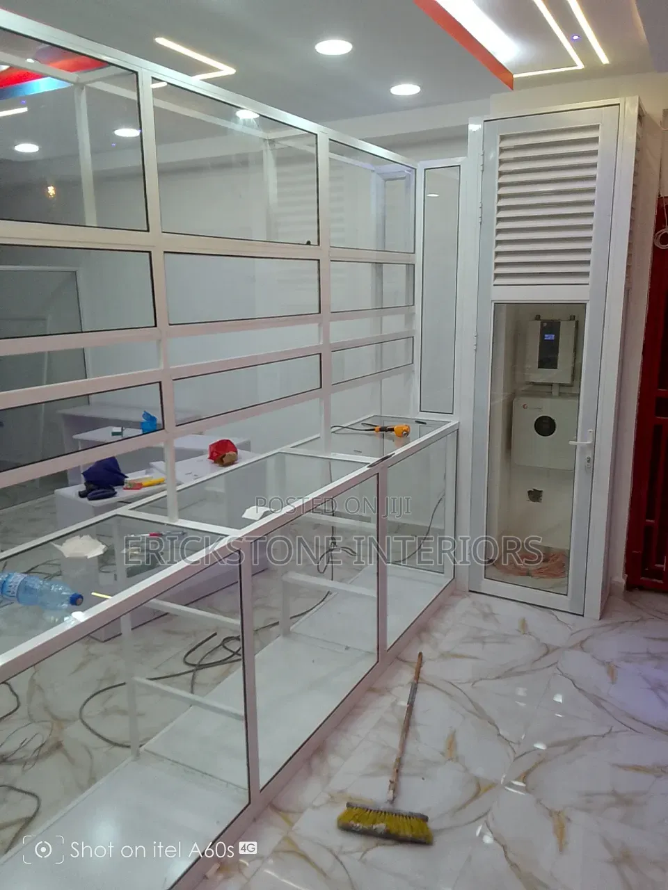Aluminum Partition and Glass Fitting