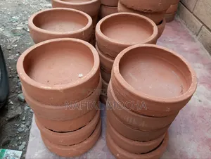 Rabbit Feeders/Feeder Pots